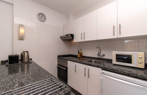 Los Cristianos Apartment | Amazing 1 Bedroom Apartment. Los Cristianos. Communal Heated Pool.