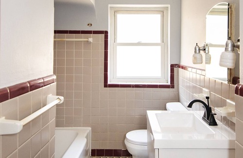 St. Louis Hills Apartment | Amazing 1 Bedroom Apartment with Street Parking