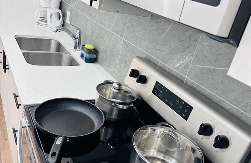 Calgary Apartment | Amazing 1 bedroom apartment close to the YYC airport