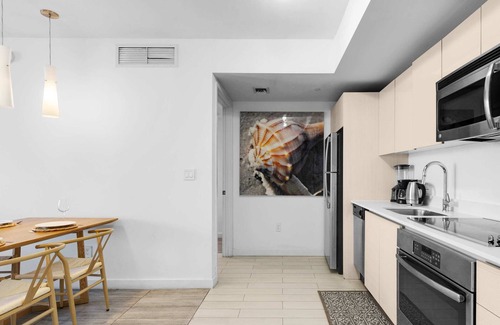 Hallandale Beach Apartment | Amazing 1BR Apartment + Pool + Fitness Center