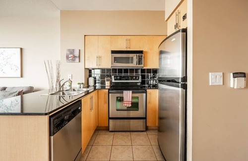 Niagara Apartment | Amazing 1BR Condo - Parking!