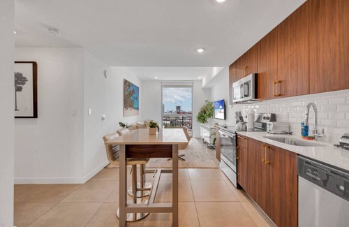 Overtown Apartment | Amazing 2 BD Downtown Miami Mins From Brickell W/Free Parking
