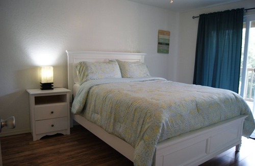 Ocean Shores Condo | Amazing 2-bdrm condo close to beach with WiFi and Fireplace