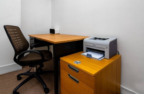West Ham House | Amazing 2 Bed Gem in London w/ Office & Treadmill!