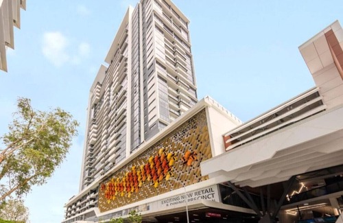 Milton Apartment | Amazing 2BR delicate Apt, 1min to train station