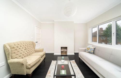 Upper Edmonton Apartment | Amazing 2BR Flat Near Tottenham Stadium