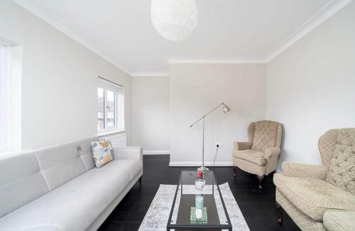 Upper Edmonton Apartment | Amazing 2BR Flat Near Tottenham Stadium