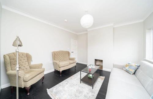 Upper Edmonton Apartment | Amazing 2BR Flat Near Tottenham Stadium