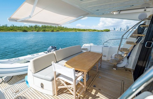 Keystone Point Boat Rental | Amazing 3 bedrooms luxury yacht in North Miami
