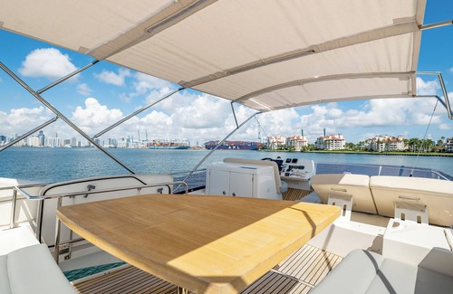 Keystone Point Boat Rental | Amazing 3 bedrooms luxury yacht in North Miami