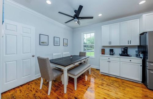 New Bern House | Amazing 3 BR Home | 5 mins to DT | Pet Friendly