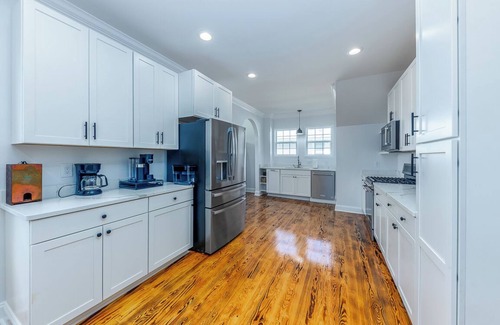 New Bern House | Amazing 3 BR Home | 5 mins to DT | Pet Friendly