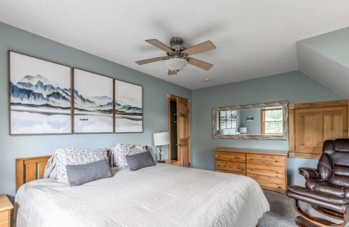 Greenwood House | AMAZING 3BD MOUNTAIN ESCAPE | SLEEPS 8 | HOT TUB