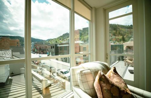 Downtown Park City House | Amazing 3BR Condo on Main with Hot Tub Steps to Lift