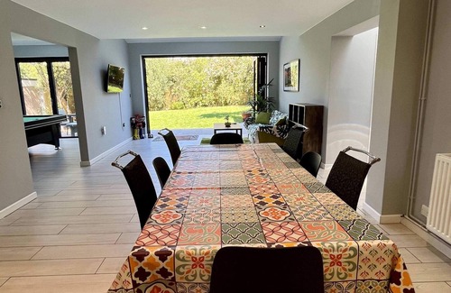 Cambridge House | Amazing 4 Bed House with gameroom, garden and parking