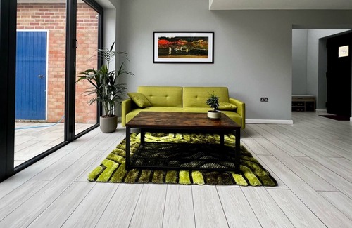 Cambridge House | Amazing 4 Bed House with gameroom, garden and parking