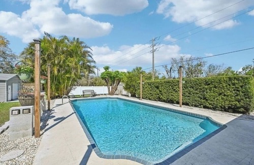 Palmetto Other | Amazing 4-bedroom fisherman's farmhouse retreat with pool, AC in sunny Palmetto