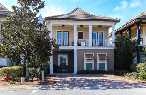 Villages of Crystal Beach House | Amazing 4 Bedroom Vacation Home in The Villages of Crystal Lakes
