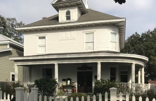 Gulfport House | Amazing 5 bedroom 6 bath home with private parking. Walk to casino or beach