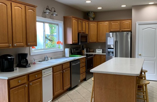 Sloans Valley House | Amazing 5BR House with Lake & Mountain Views in Gated Resort