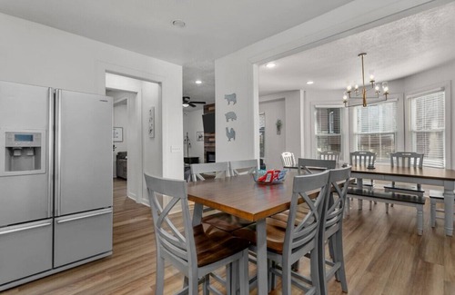 South Hyde Park House | Amazing 6 bdrm Home/Downtown KC/Near Plaza/UMKC