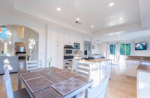 Central Malibu House | Amazing 6 bedrooms 2 Min to PCH and the beach!