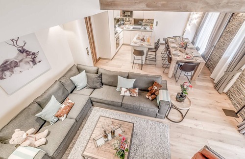 Les Brevieres Ski Chalet | Amazing 6-room chalet apartment with jacuzzi and parking in Tignes
