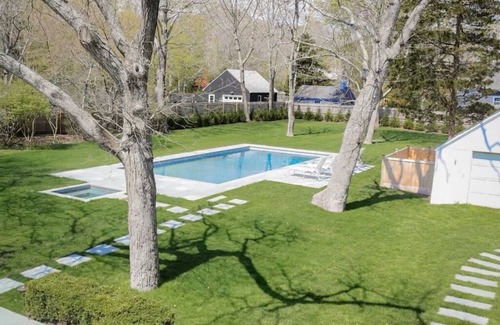 East Hampton North House | Amazing Amagansett/EH Getaway. Walk to town and Beach. Hot tub and Pool!