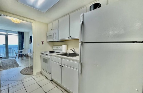 Atlantic Beach Condo | Amazing Amenities Directly Oceanfront 1BR sleeps 4-6 Full kitchen 1538