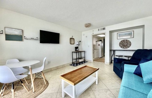Atlantic Beach Condo | Amazing Amenities Directly Oceanfront 1BR sleeps 4-6 Full kitchen 1538
