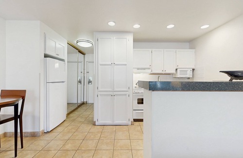South Lake Tahoe Apartment | Amazing amenities, pool views, and a privileged location near Heavenly await