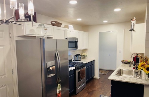 Alamogordo House | Amazing and Cozy King-Queen Bed Suites w/RV Parking