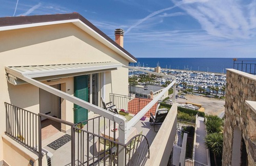 Cavi Apartment | Amazing apartment in santo stefano (im)