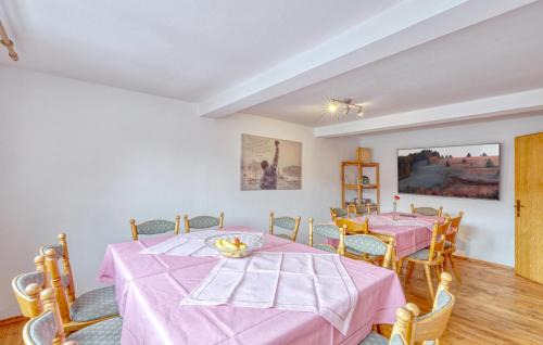 Oberweissenbrunn Apartment | Amazing Apartment In Bischofsheim