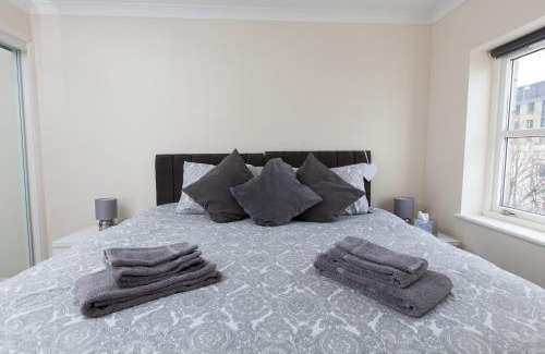 Bonnington Apartment | amazing apartments - Annandale St near The Playhouse - Free Parking
