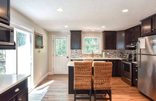 Dennis House | Amazing Backyard, Spacious, Dog Friendly!