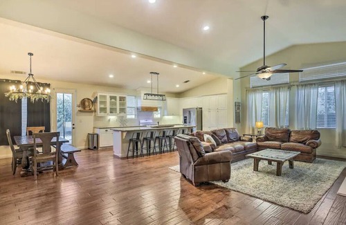 Greenacres Apartment | Amazing Bakersfield Home w/ Outdoor Pool