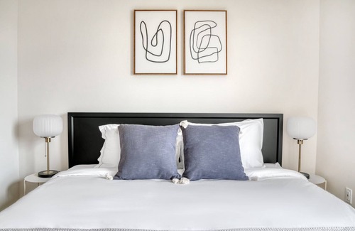 Old Ballard Apartment | Amazing Ballard 2BR w/ Fire Pit & Gym, near Farmers Market, by Blueground