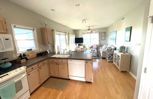 Midtown Ocean City House | Amazing Bayfront views and Sunsets! Across the street from the beach!
