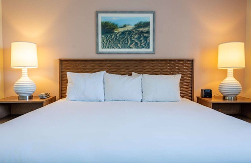 Marina Condo | Amazing Beach Access, Pool, Hot Tub, Games