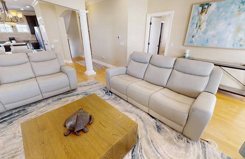 Kiska Beach House | Amazing Beach House w/pool & golf cart. A few Blocks from Beach - All New!