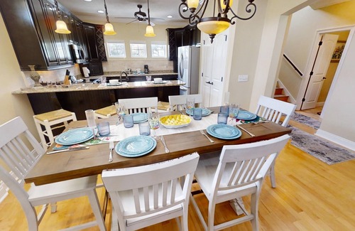 Kiska Beach House | Amazing Beach House w/pool & golf cart. A few Blocks from Beach - All New!