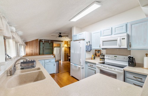 Ewa House | Amazing beachfront home on O'ahu's famous Ewa Beach! All inquiries welcome.