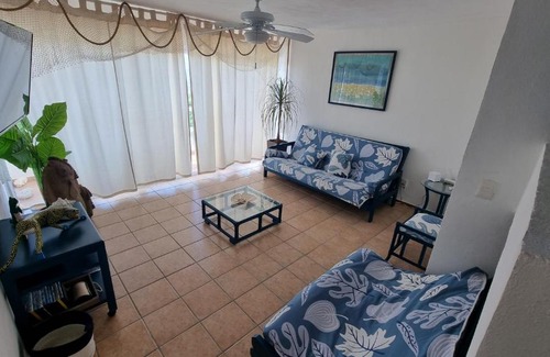 Zona Hotelera Apartment | Amazing Beachfront Penthouses at Brisas By The Spot