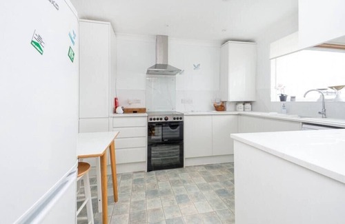 Margate House | Amazing Beachside 2BD Family Home with Garden