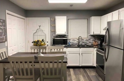 Sevierville House | Amazing Beds!-2 miles to Dollywood-The Island-Tanger