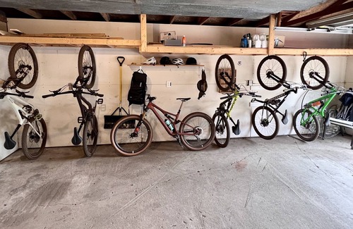 Crosby House | Amazing Bikeability! Blocks from DWTN & Bike Trails ~ PLUS Secure Garage!
