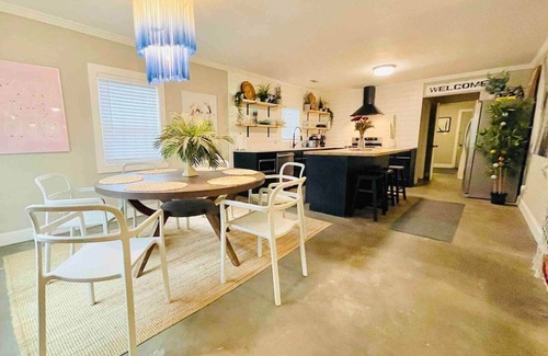 East Side House | Amazing Bohemian Bungalow ATL - Hot Tub Spa