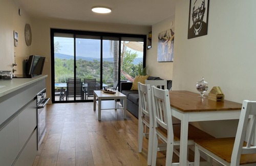 Haifa Apartment | Amazing Boutique Suite with Pool, HotTub, Garden and Breathtaking Mountains View