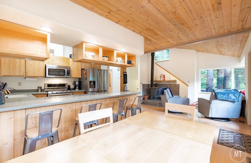 Alyeska Cabin | Amazing cabin close to lifts, brewery, dining, hiking and biking.